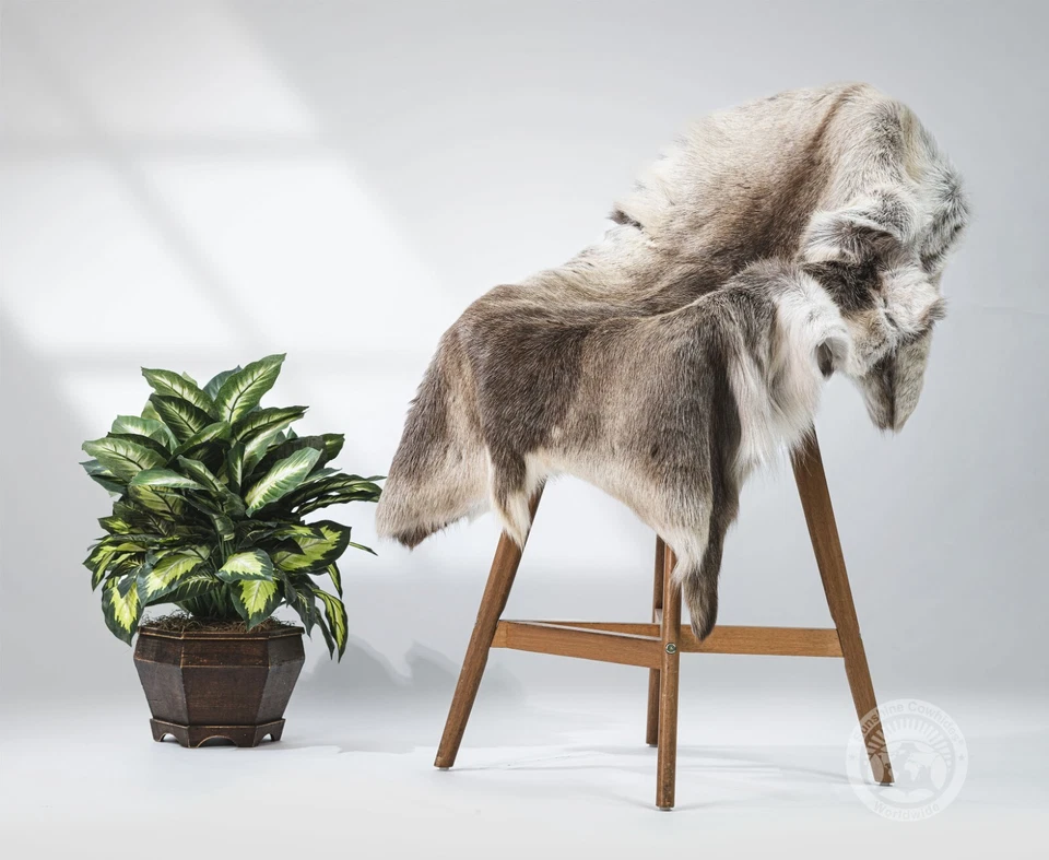 Сероватый ковер из натуральной оленьей кожи - размер 3x5' - Изображение 3 из 4