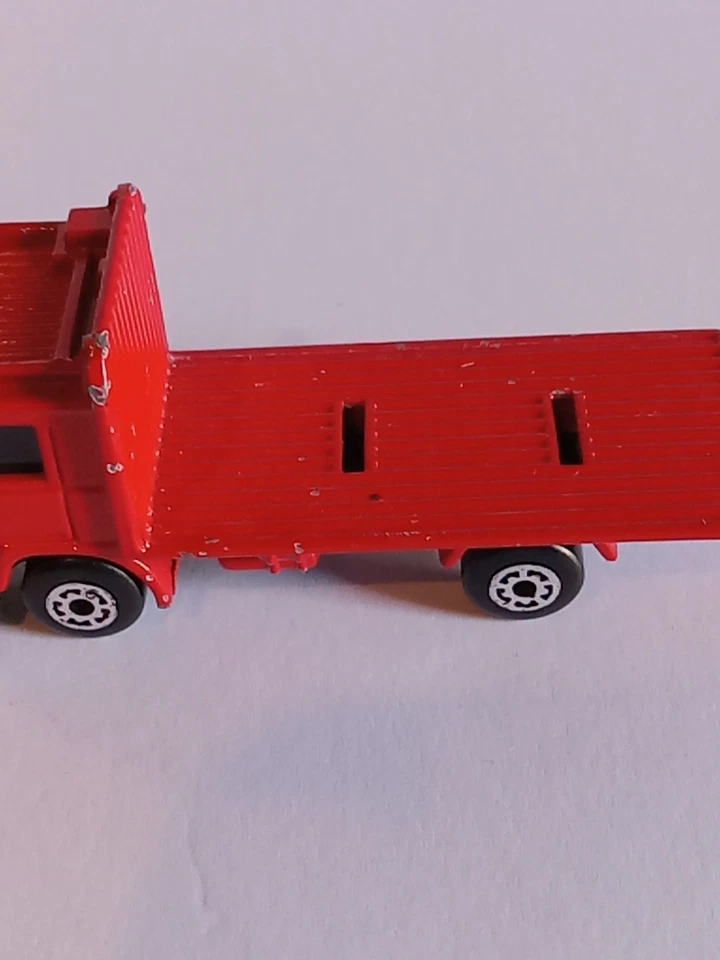 Camión contenedor Matchbox Superfast 1981 Volvo plataforma plana rojo fundido a presión Foto 4 de 4