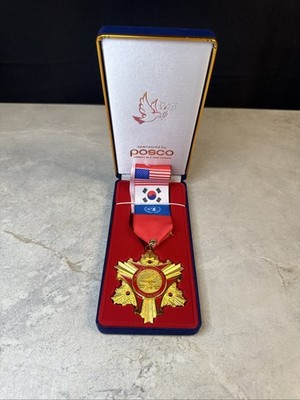 Korean War Veterans Memorial Medal of Gratitude & Long Ribbon W/ Flags Posco B13