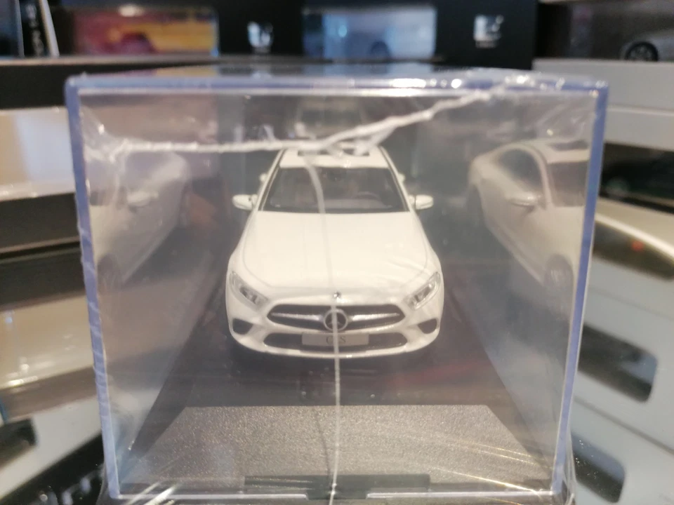 Norev 1/43 Mercedes CLS C257 Designo Diamond White Bright Box Dealer Edition - Immagine 2 di 4