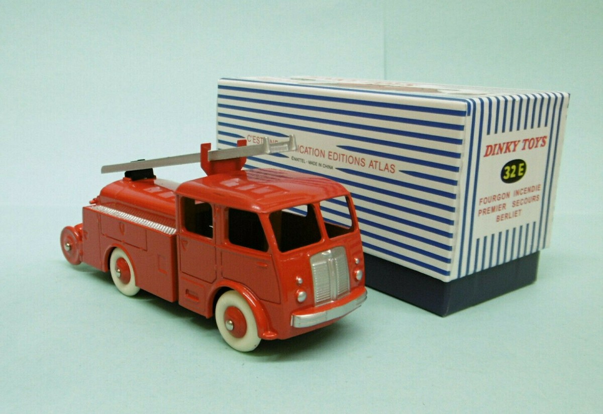DINKY-TOYS BERLIET 1er secours pompiers ref 32E original TBE - Collection
