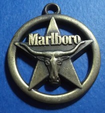 LLAVERO COLGANTE DE LATÓN VINTAGE Marlboro Country Cattle Bull Longhorn CIGARRILLOS