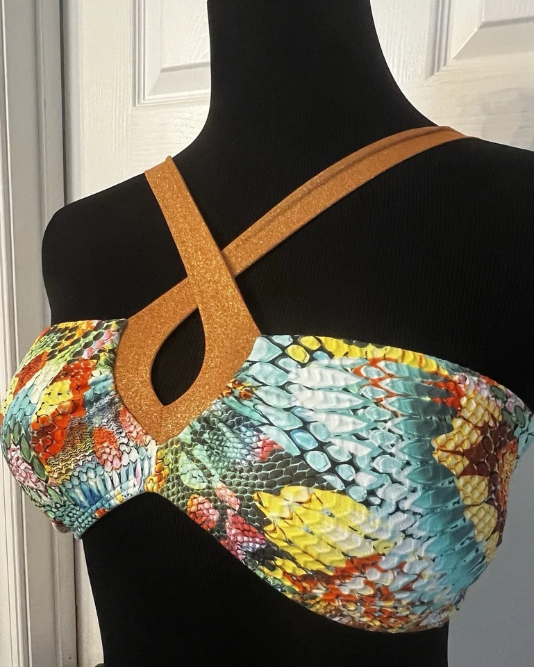 Bikini Luli Fama Tropical Serpiente Pequeño Acolchado Cruz Top Súper Sexy Miami Resort Foto 4 de 4