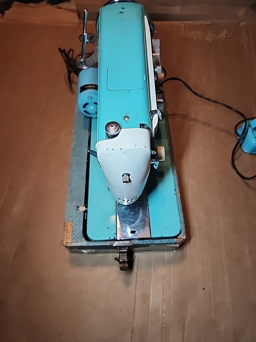 Vintage Sewing Machine Capital Deluxe Automatic ZIG-ZAG De Luxe