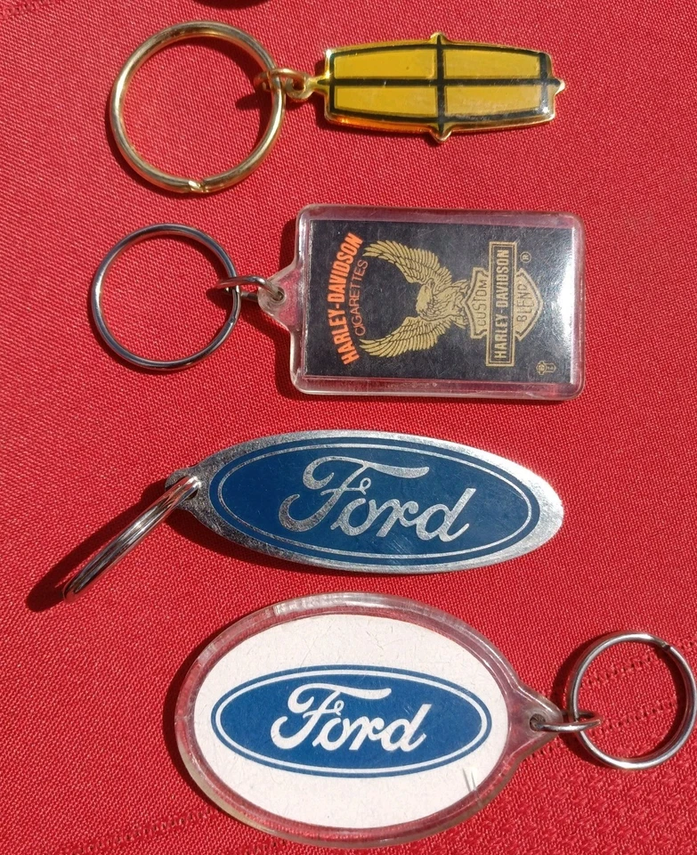 LOT OF (10) COLLECTABLE AUTOMOTIVE) Cycle KEYCHAINS - Image 4 of 4