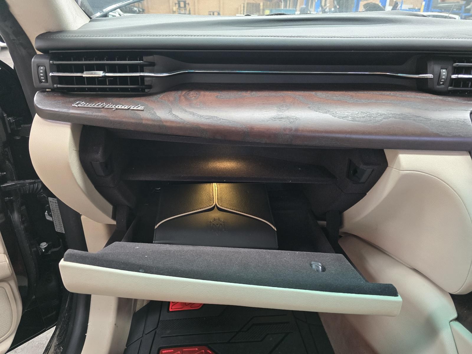 2015 Maserati Quattroporte GLOVE BOX M156 10/2013-2024 NMW08914 image 12