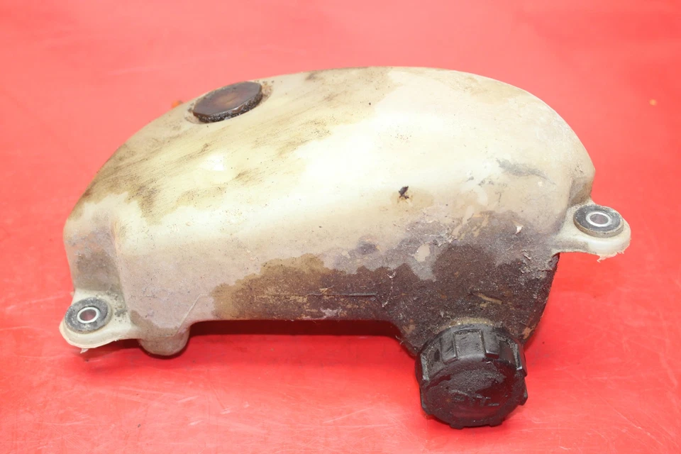 Suzuki TC100 1975 tanque de aceite del motor 44611-25300 Foto 3 de 4