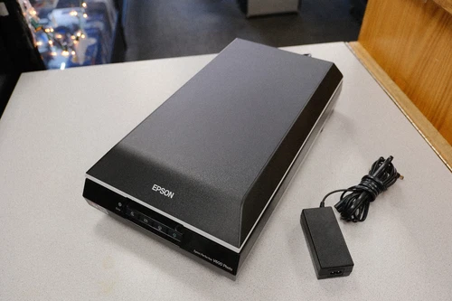 Epson Perfection V600 Photo & Document Scanner WITH Power Supply CLEAN FREE SHIP