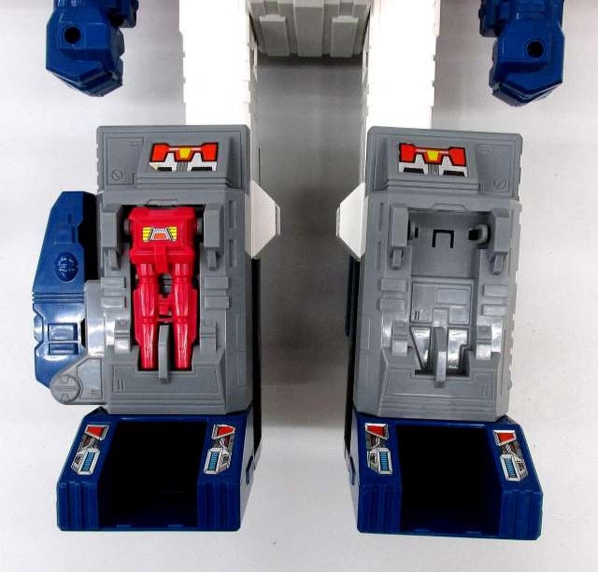 Transformers C-114 Headmasters Cybertron Fortress Maximus Figure