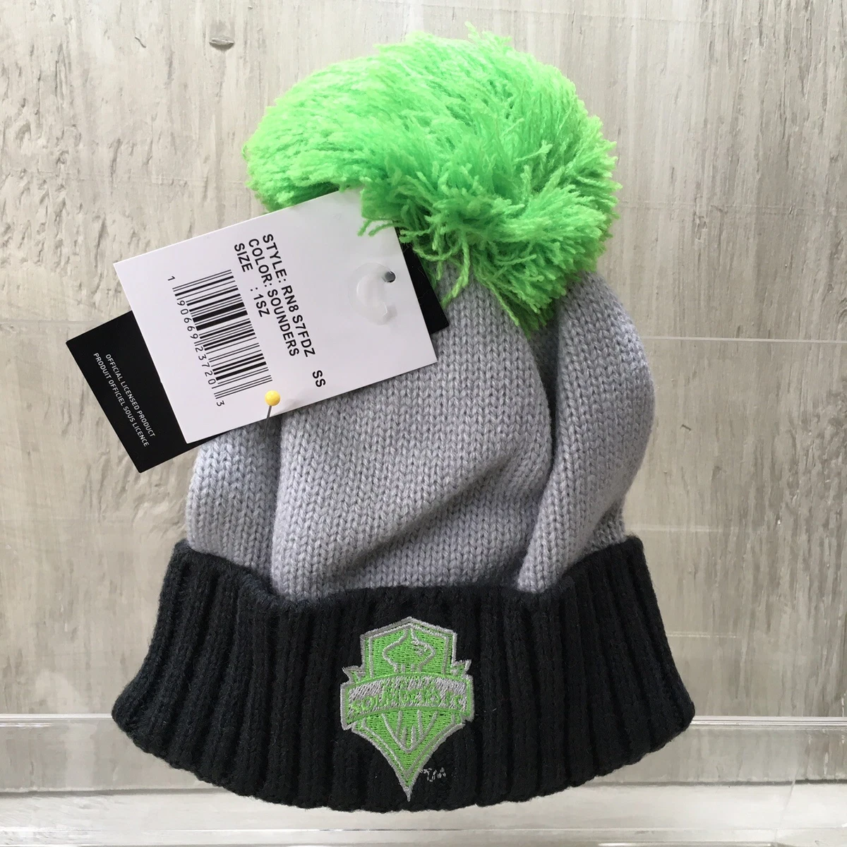 Adidas top neon beanie