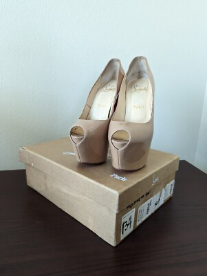 靴 Christian Louboutin Nude Patent Highheel Christian Louboutin women's nude patent leather heels – Loop