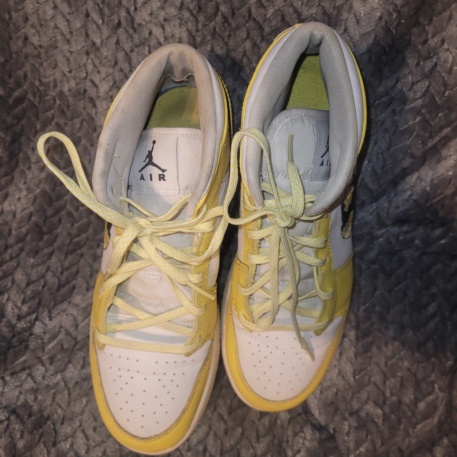 Air Jordan 1 Mid SE Yellow Floral Women Youth Size 7Y Sneakers thumbnail 5