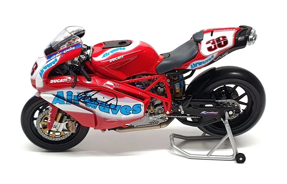 Minichamps 1/12 Scale 122 052236 - Ducati 999F04 Lavilla 2005 SIGNED - Image 3 of 4