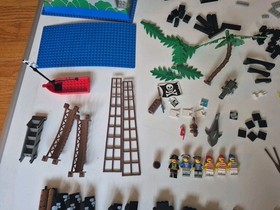 LEGO 6273 Rock Island Refuge   Vintage Lots of Parts figures Raised Base PARTS