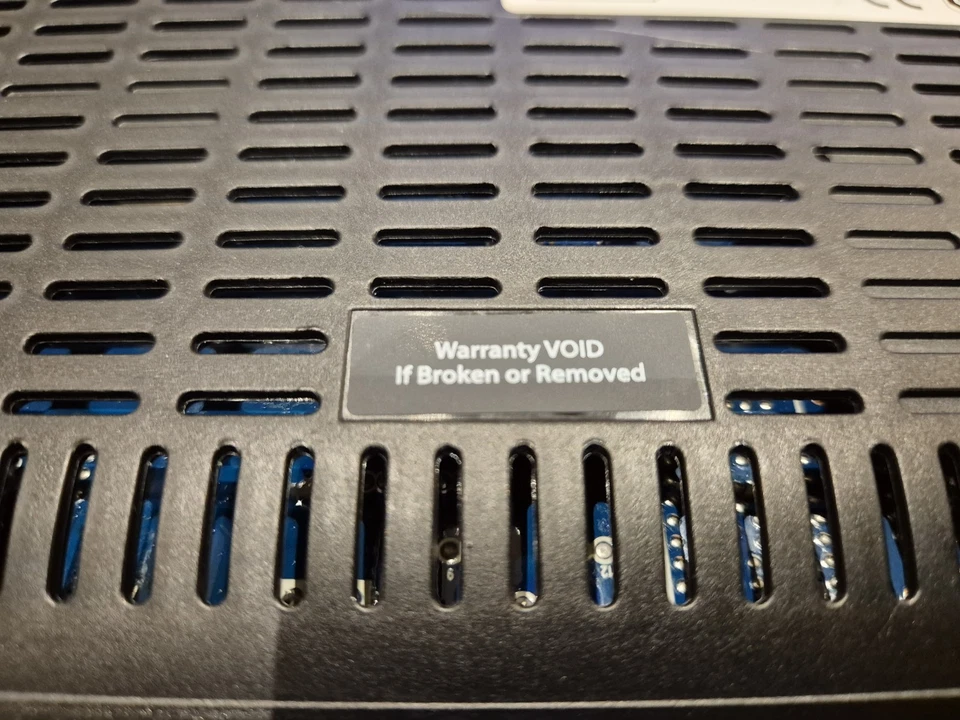 Sky Q Sat Receiver 1 TB Festplatte Humax ESD 160s Fernbedienung und Hdmi Kabel - Bild 4 von 4