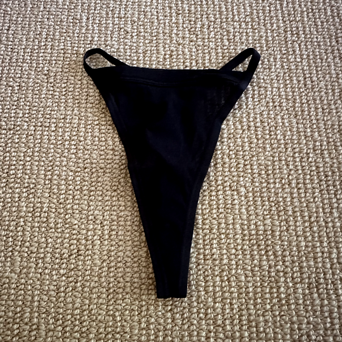 Kim Kardashian Skims Onyx Mesh Thong, Size XXS NWT