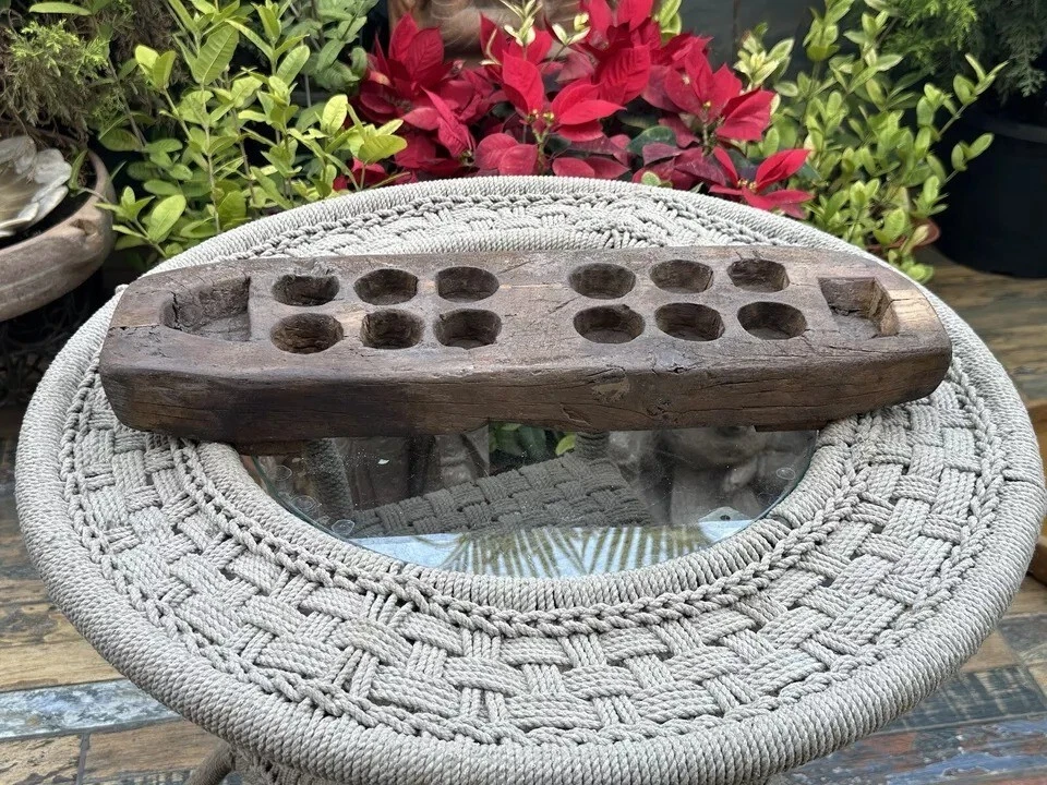 Plato de juego Mankala tallado a mano de madera antiguo panel raro años 1750 norte de la India Foto 3 de 4