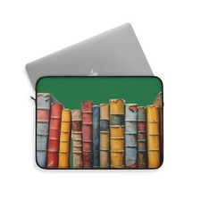 Vintage Books Laptop Sleeve in Dark Green