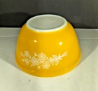 Vintage Pyrex Glass Mixing Bowl # 402 Daisy Citrus Yellow Orange 1 1/2 Quart