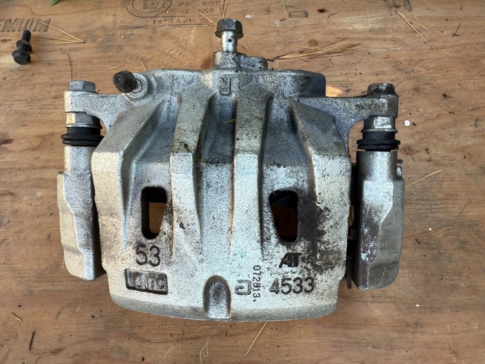 2018–2021 LEXUS NX300 ПОЛНОПРИВОДНЫЕ ПЕРЕДНИЕ ЛЕВЫЕ И ПРАВЫЕ СУППОРТЫ ДИСКОВОГО ТОРМОЗА ОТ ОРИГИНАЛЬНОГО ПРОИЗВОДИТЕЛЯ  - Изображение 2 из 4