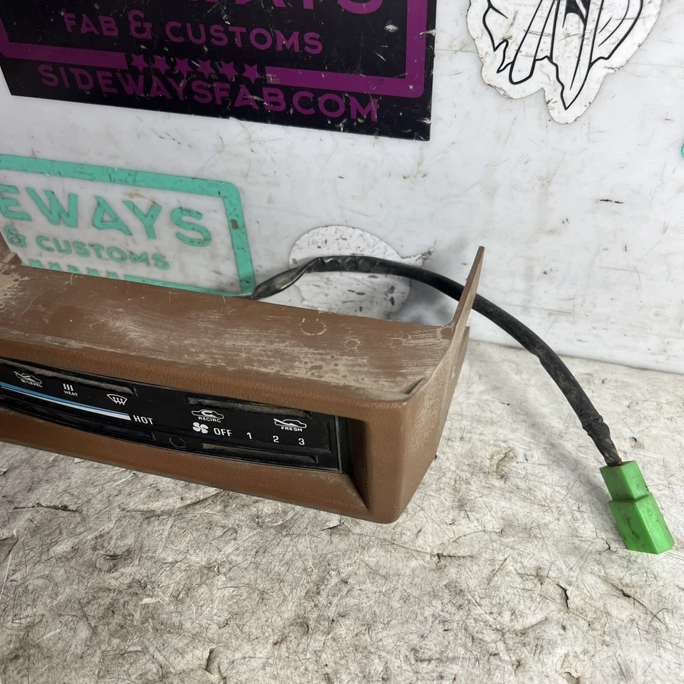 80-86 Datsun 720 Pickup Climatizador HVAC Placa frontal Bisel Bronceado Calentador de CA Foto 4 de 4