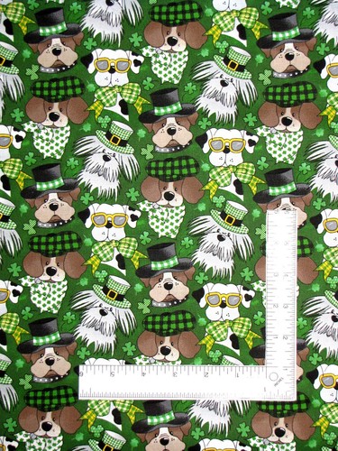 St Patrick's Day Dogs Fabric By The Yard Shamrocks Cotton by Fabric Traditions - 第 1/1 張圖片