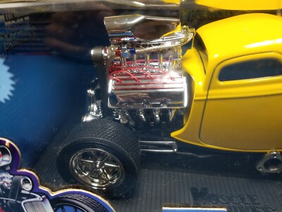 MUSCLE MACHINES '33 FORD COUPE YELLOW 