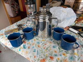 Coleman Stainless Steel Coffee Percolator and 4 mugs NO RESERVE