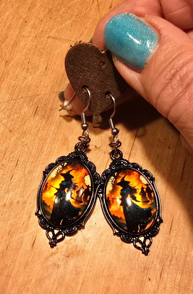 Ohrringe Halloween mit Hexen Motiv - NEU