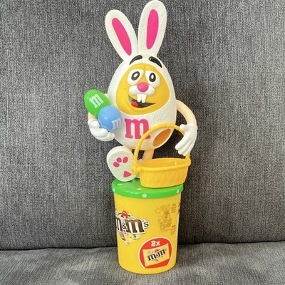 M&M's Mini-Spender/Dispenser Osterhase mit Korb auf Becher, 2x45 g Sammlerstück