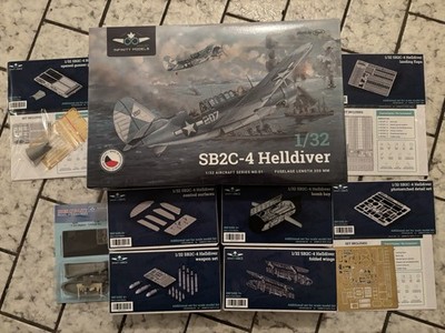 Infinity 3202 Curtiss SB2C-4 Helldiver   1:32
