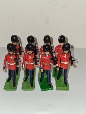 VINTAGE BRITAINS 54mm MODERN GUARDSMAN, WITH SA-80 (CIRCA 1990) X 1 FIG