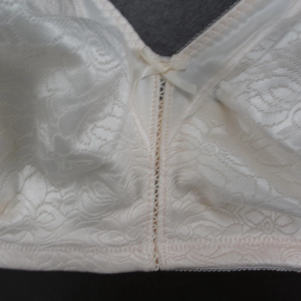 Sutiã Bali 42D amarelo sem forro sem fio fecho ajustável traseiro - Imagem 3 de 4