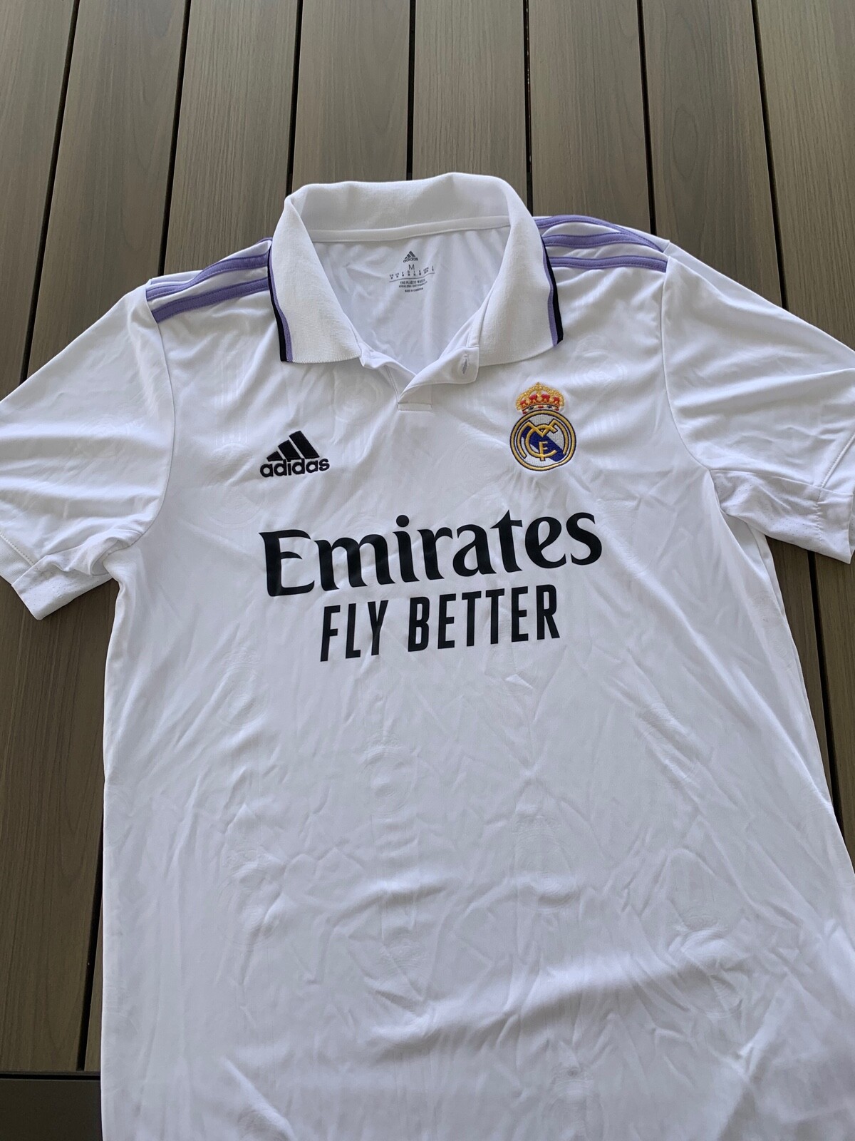 Maillot Real Madrid domicile 2022/23 idéal pour les soirées de match entre amis