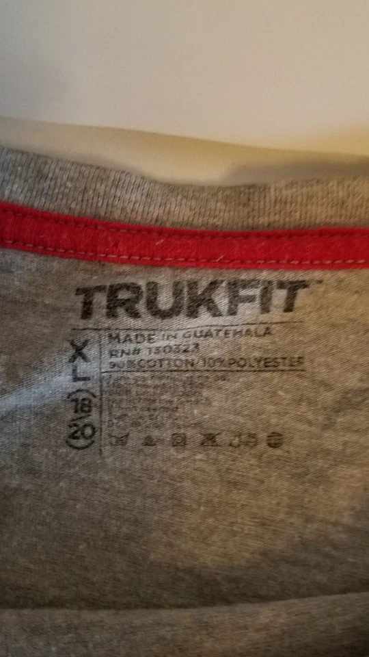 Camiseta Trukfit Gris Y Patrón Camuflado Con Mini Parche Bolsillo Talla XL Foto 4 de 4