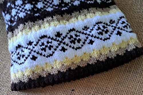 Hand Knit Hat with Beautiful Nordic Design, 100% Merino Wool, Adult L - Picture 3 of 4