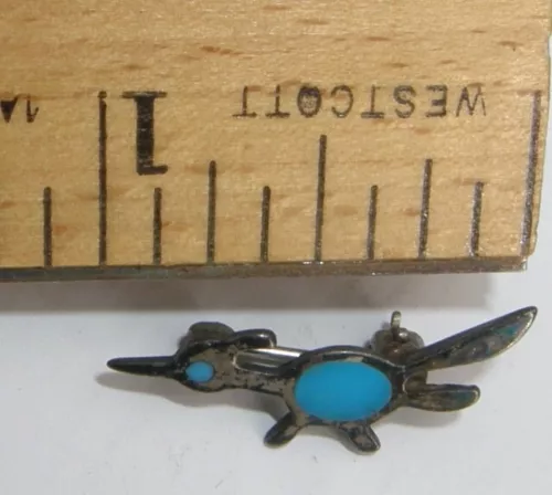 2600:: TINY. 1940s. Roadrunner Bird Pin Brooch, unmarked. Flush blue turquoise