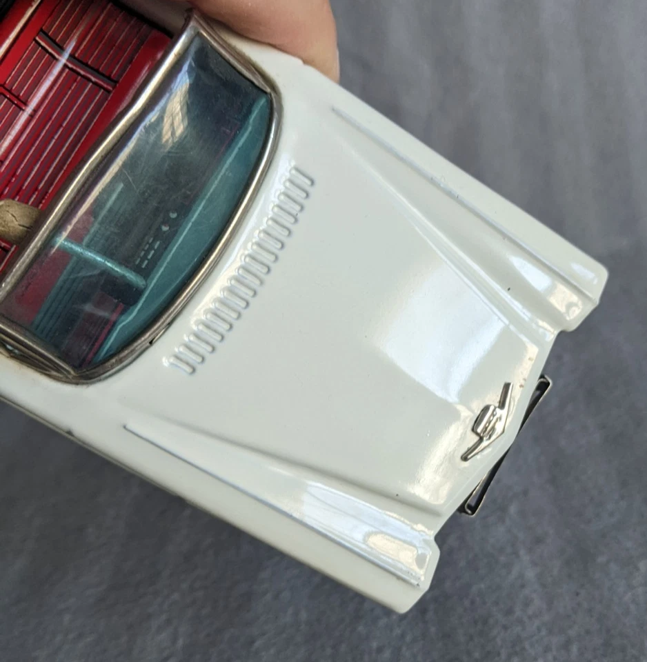 VTG 1960s CADILLAC CONVERTIBLE WHITE NM JAPAN FRICTION BANDAI TIN METAL LITHO - Image 4 of 4