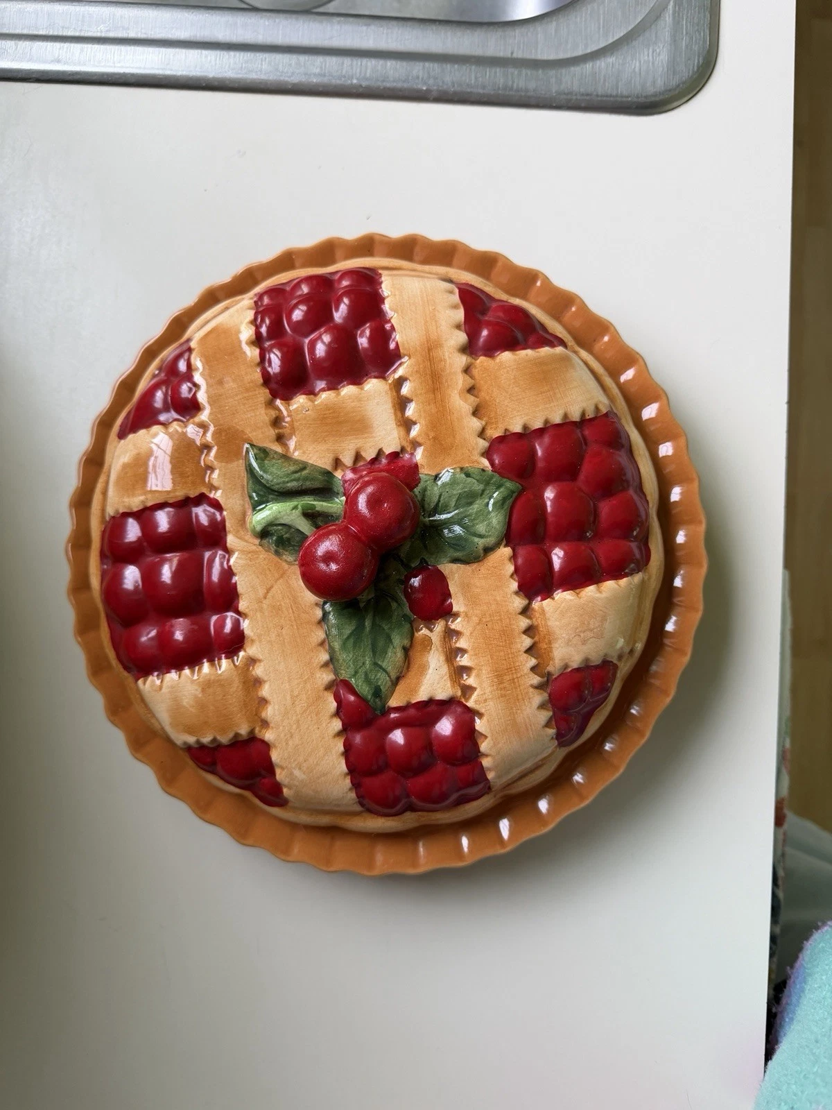 Cherry Pie Dish Ceramic With Lid & Ruffled Scalloped Edge Excellent Cond. VTG
Opens in a new window