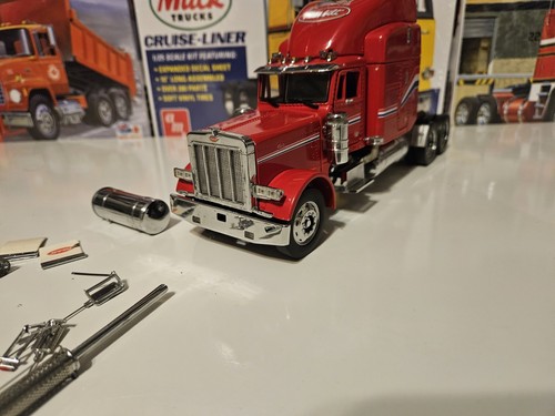Red Peterbilt Model 379 Franklin Mint Damaged, For Parts Or Repair 1/32 Scale - Picture 13 of 20