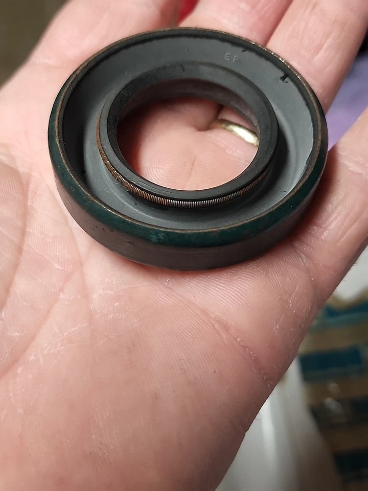 1962 1963 Chevrolet Chevy II SEAL, REAR WHEEL AXLE SHAFT NOS GM 3792806 OEM - Image 4 of 4