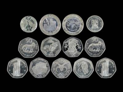 Territorien unzirkulierte Münzen Fünfzig Pence, ein Pfund, zwei Pfund, 50p, £1, £2