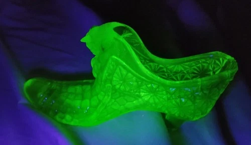 Fenton  Star shoe/slipper Cat Head  URANIUM GLOW!