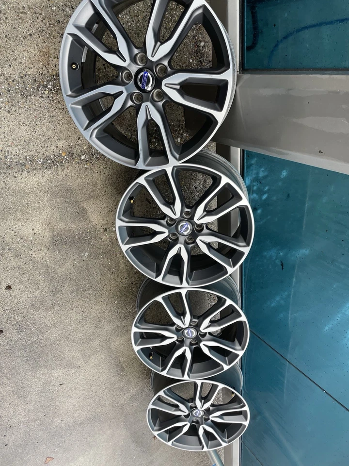 Verkaufe Original Volvo Alufelgen – 18 Zoll, 5x108, + Sommerreifen 235 50 R18 - Bild 2 von 4