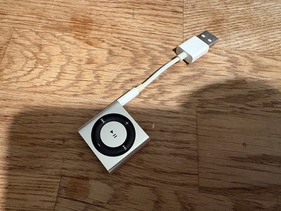 Apple   iPod Shuffle 4th Gen (2GB)   Silver A1373 MP3 Player