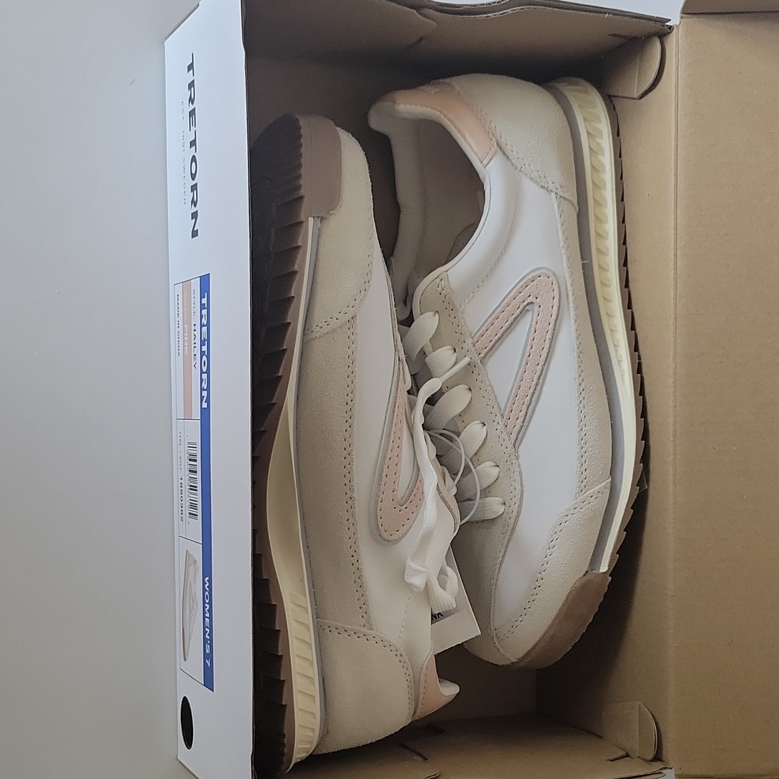 Tretorn Hailey Women's Size 7  White/Pink   Memory Foam Low Top Sneaker 