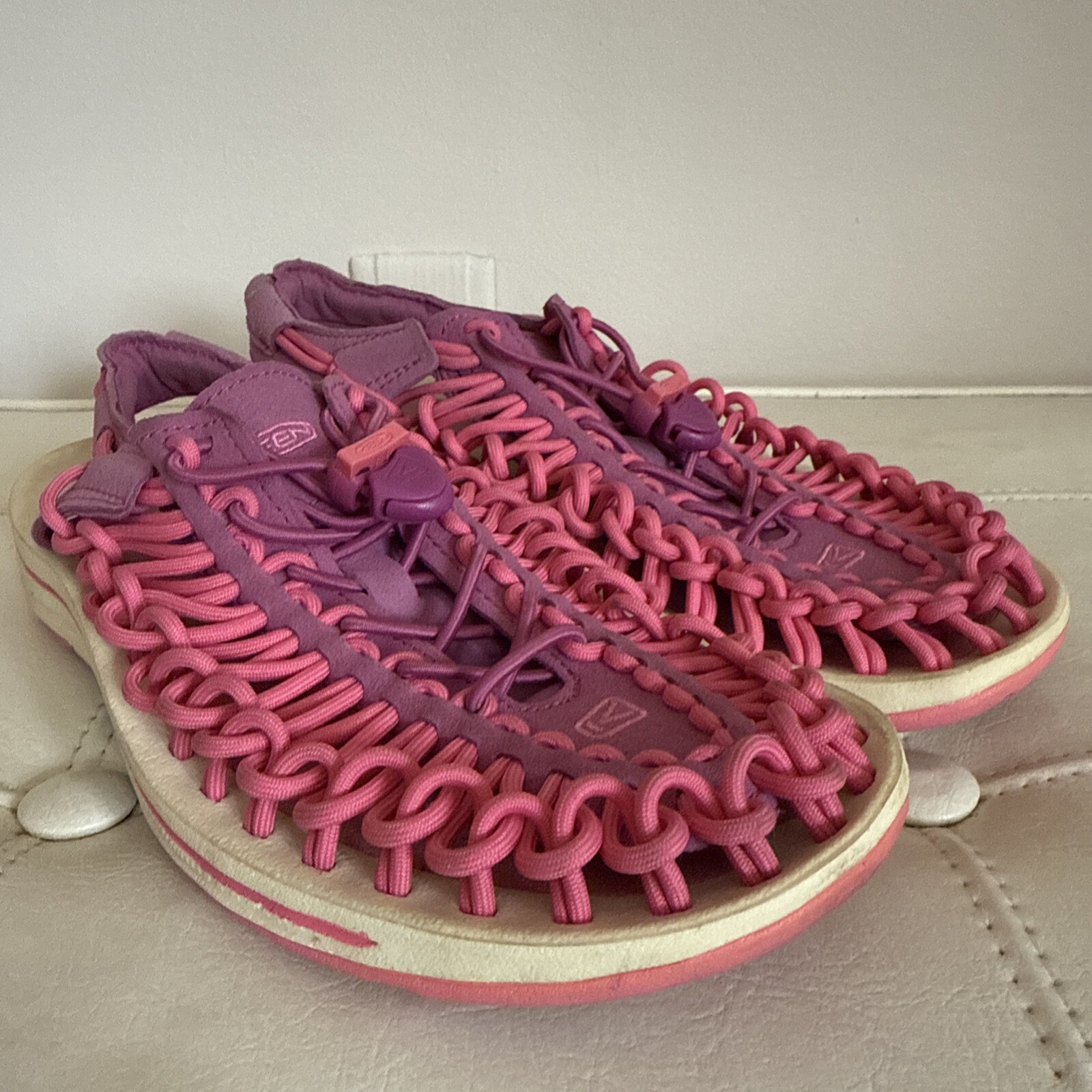 Sandali sportivi Keen Uneek donna taglia 7 5 cinturino alla caviglia coulisse rosa scarpe usati in ottime condizioni