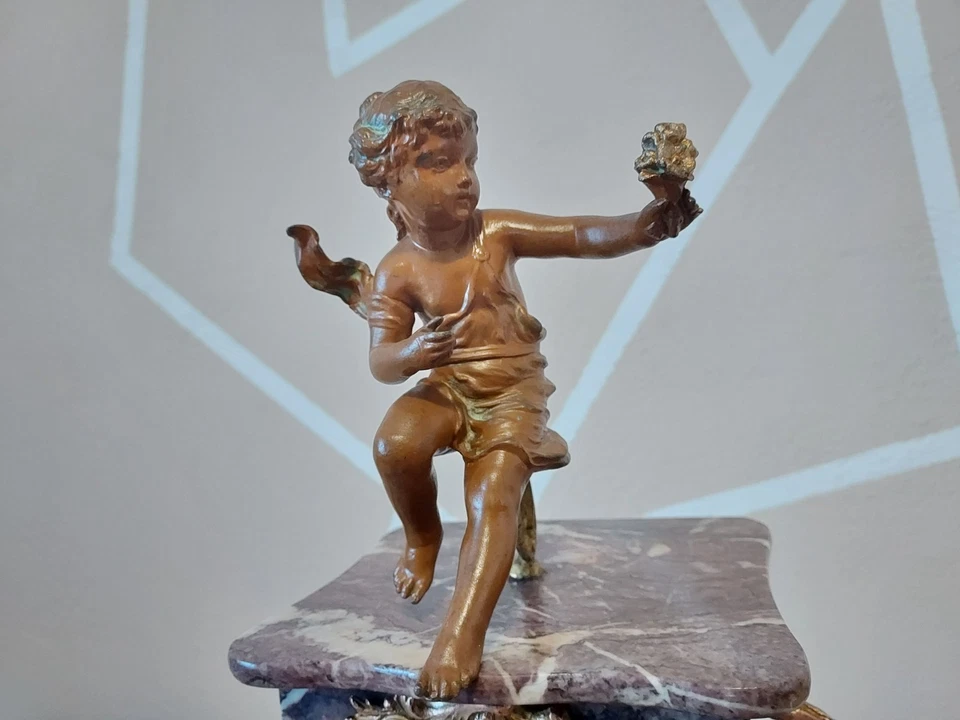 Altes Kaminuhr aus Lila Marmor und Messing mit Kupfer Figur Amor Dekoration - Bild 2 von 4