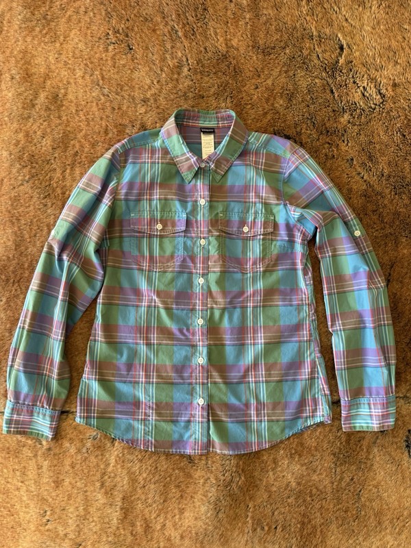 Patagonia Women's Plaid Button Down Shirt Size 6 Blue Purple Green Camping Hikin