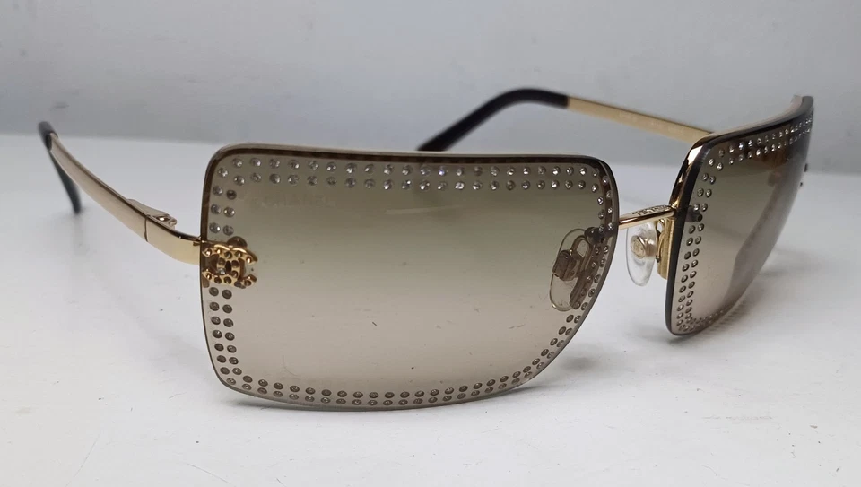 Gafas de sol CHANEL Hechas en Italia Modelo 4105 Gafas de moda de lujo Foto 2 de 4